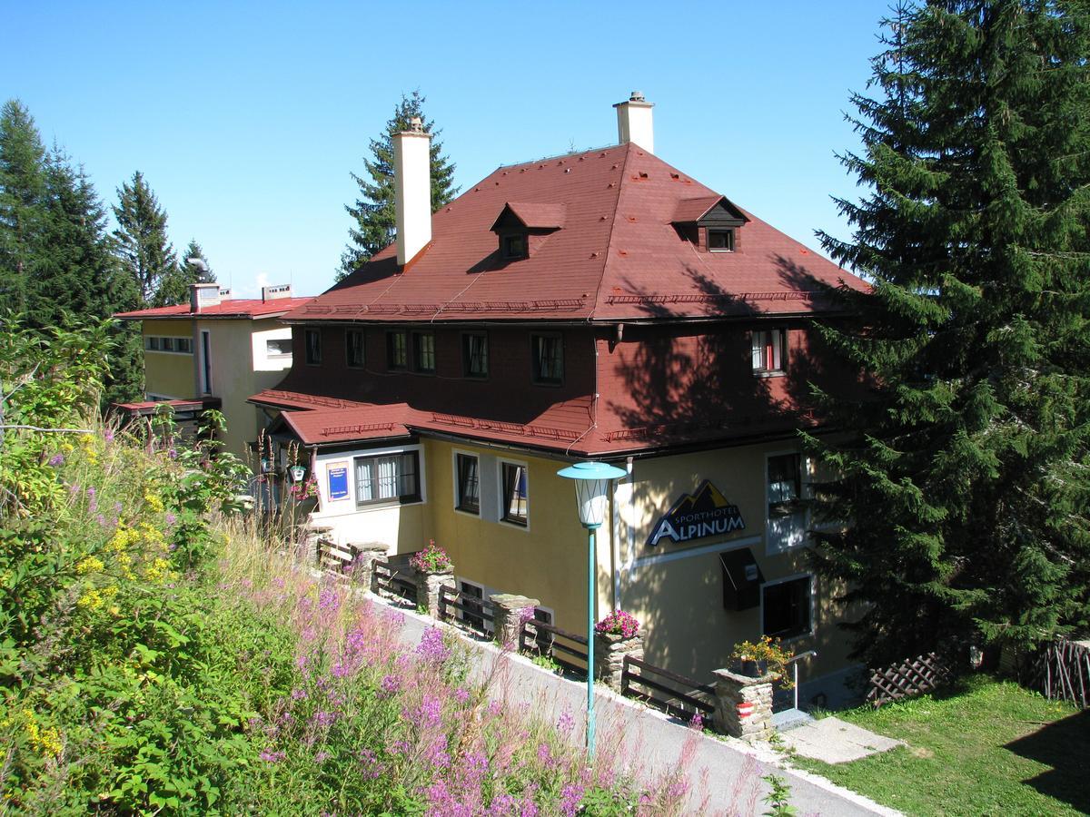 Hotel Alpinum Трефен Екстериор снимка