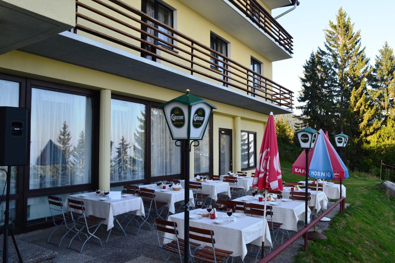 Hotel Alpinum Трефен Екстериор снимка