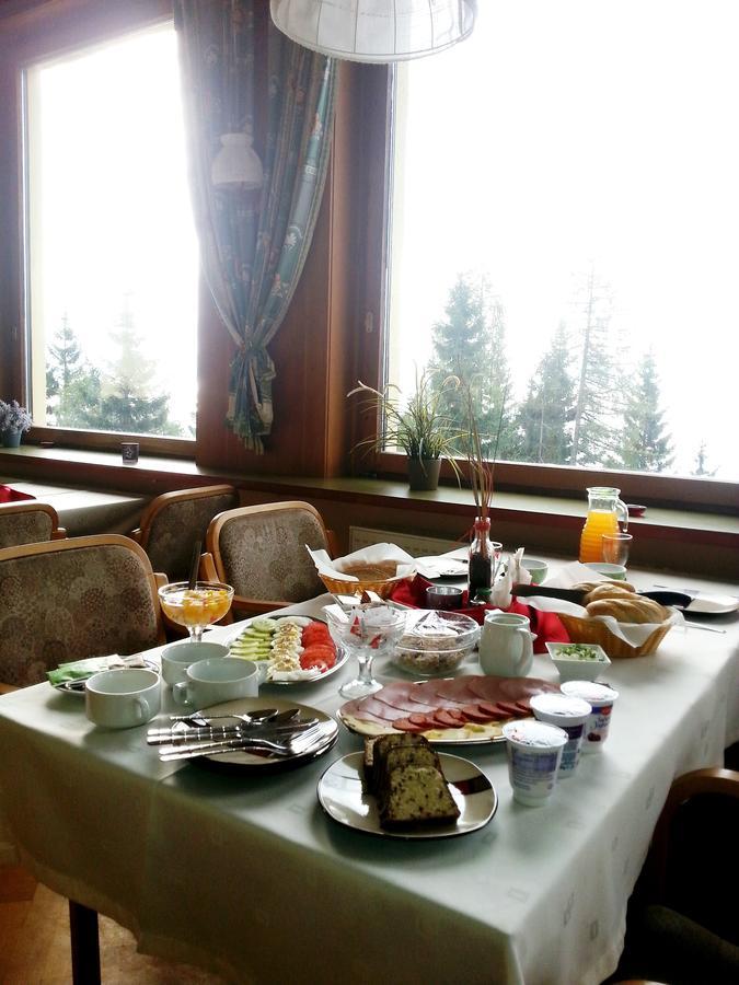 Hotel Alpinum Трефен Екстериор снимка