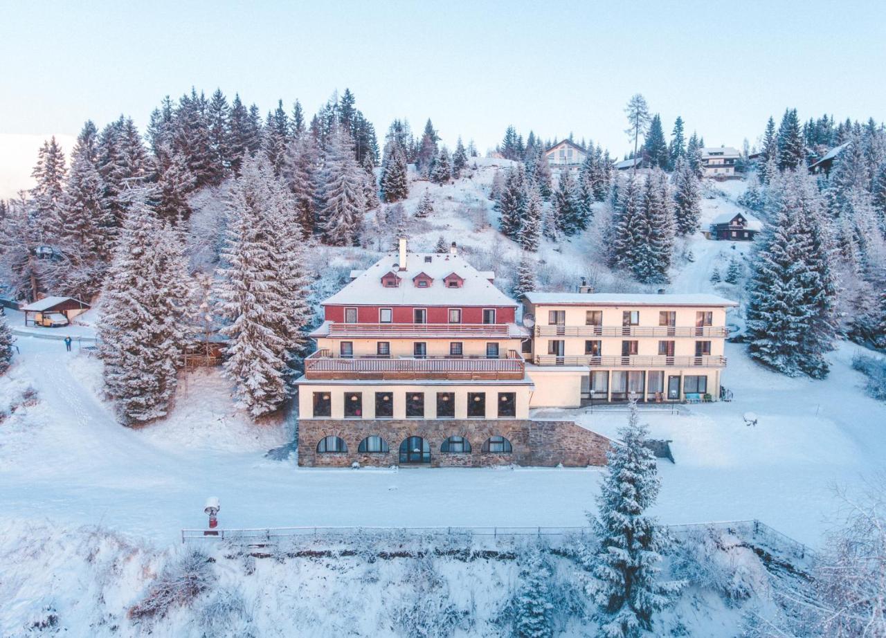 Hotel Alpinum Трефен Екстериор снимка