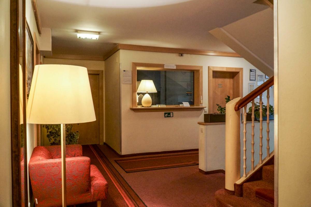 Hotel Alpinum Трефен Екстериор снимка
