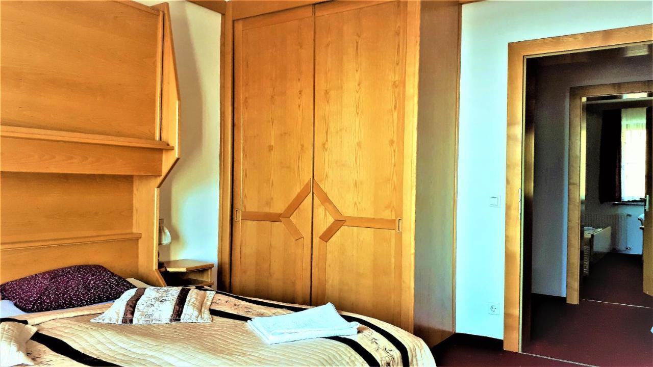 Hotel Alpinum Трефен Екстериор снимка