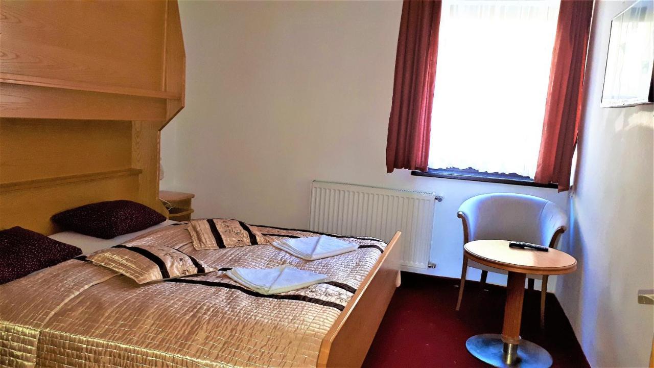 Hotel Alpinum Трефен Екстериор снимка